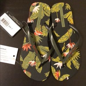 New Paradise Ipanema Flip Flops- Size 7